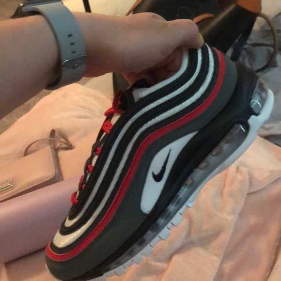 Shoes - Picture 3 of 7